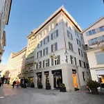 Studio At Famous Location - Stork 21