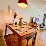 New With Sunny Terrace & Air Condition Apartment Zurich
