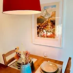 New With Sunny Terrace & Air Condition Apartment Zurich