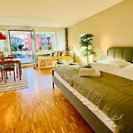 New With Sunny Terrace & Air Condition Zurich