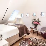 Bahnhofstrasse Designer Penthouse Private Rooftop *