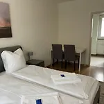 Modest Studio In The City Center - Cross 4