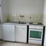 Modest Studio In The City Center - Cross 4