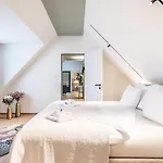 Bahnhofstrasse Designer Penthouse Private Rooftop Apartment *