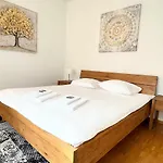 Charming Flat Near - Fb7 Apartment