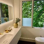 Luxury, Quiet Flat Overlooking * Zurich