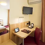 Fred Leonhardstrasse - Mobile Check-in Hotel