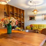 Retro Suite Stylish 2 Bedroom Apartment Near Central Station