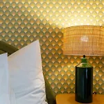 Retro Suite Stylish 2 Bedroom Apartment Near Central Station