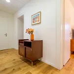 Retro Suite Stylish 2 Bedroom Apartment Near Central Station