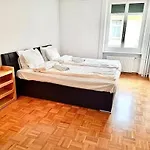 Huge 3 Center Flat, Hb Konrad *