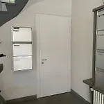 Modest Studio In The City Center - Cross 4