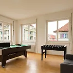 Spacious Zurich Flat With Game Room & Pool Table