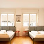 Spacious Zurich Flat With Game Room & Pool Table