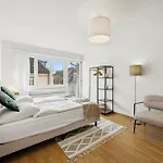 Very Centrally Located Studio - Crown 15