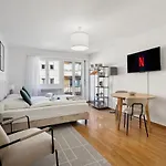 Modern - Walk Everywhere - Crown 47 Apartment *