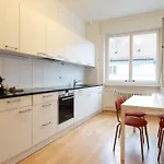 Spacious Zurich Flat With Game Room & Pool Table