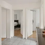 2 Bedroom Near And Centre - D5 Apartment Zurich