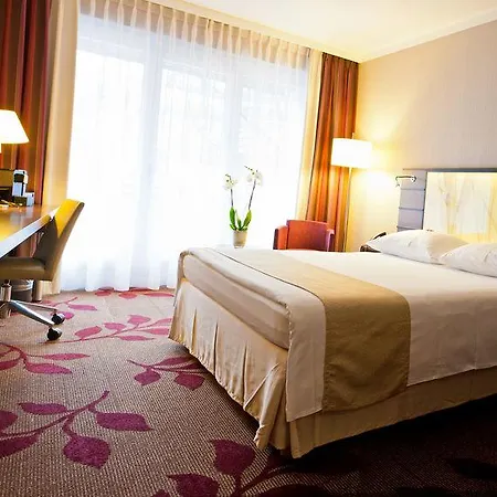 Ascot Hotel 4*