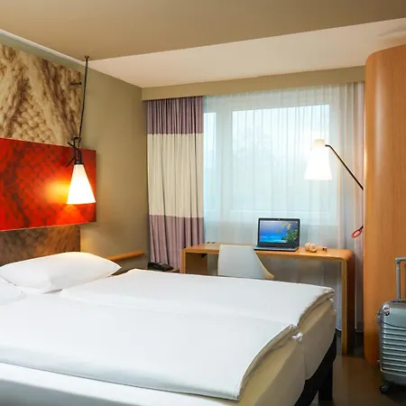 Hotel Ibis West 3*