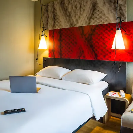 Hotel Ibis West 3*