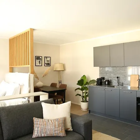 Aparthotel Lamira Serviced 4*
