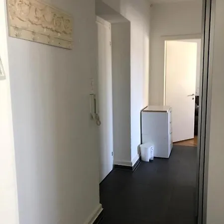 Homestay Ein Zimmer In Einer 2-zimmer-wohnung Im Zentrum