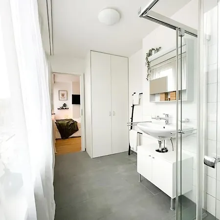 Apartment Comfortable Apt+wifi+smarttv+netflix+rooftop