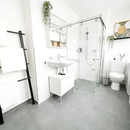 Apartment Comfortable Apt+wifi+smarttv+netflix+rooftop *