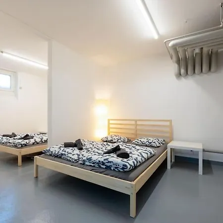 Sunlit Urban Haven Loft With Five Queen Beds Apartment *