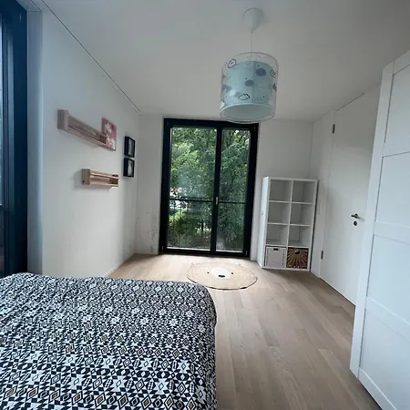 Luxury 2br, 2 Bath, Spacious Living With Open Kitchen, River View, Ideal For Long Stays, Parking, 10 Min To Center Apartment Zurich