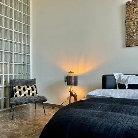 Penthouse Paradise Stunning City Views Apartment *