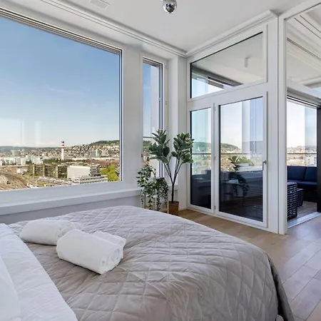 Apartment Large Luxury Business Penthouse Near Main Station *