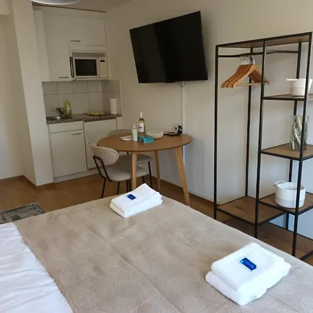 Smart In The Center - Crown 46 Apartment *