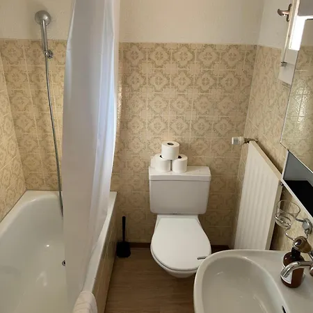 Apartment Comfortable In Great Location *