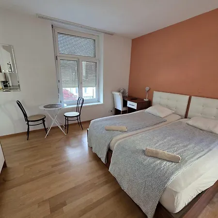 Renovated Near Sees Self Checkin Apartment