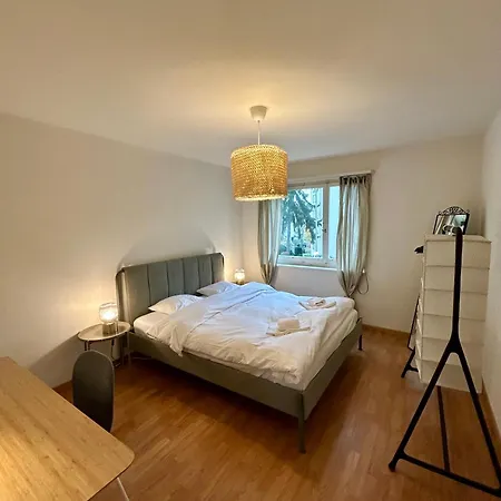 Simple With Natural Light Apartment *