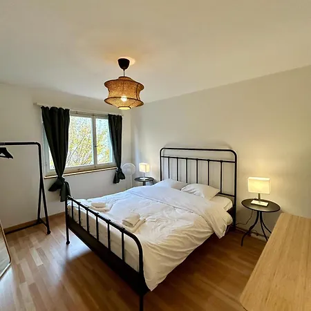 With Balcony, 26 Min To Center Apartment *