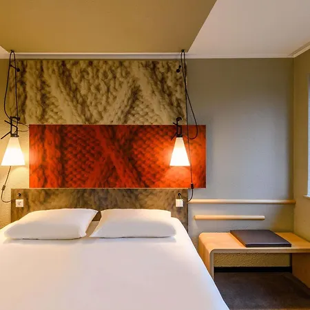 Hotel Ibis West 3*