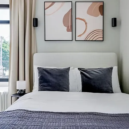 Oak Suite - District 4