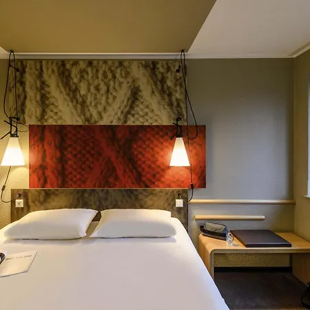 Ibis West Hotel