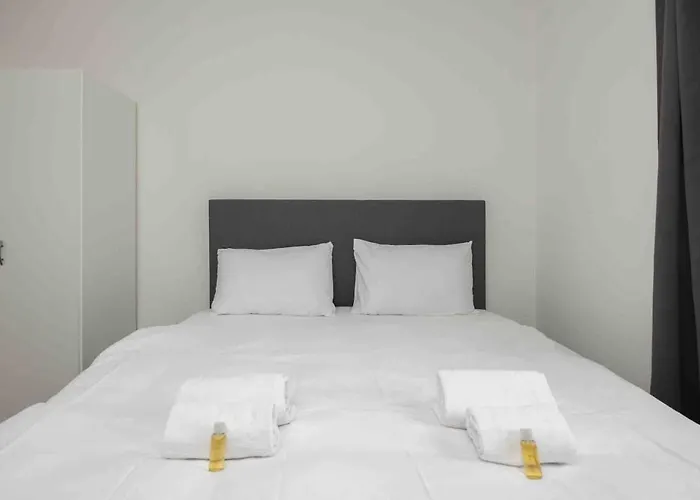 Urban Oasis With Queen Bed And View Be-22