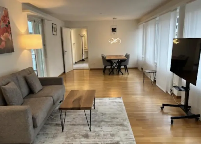 Executive 1 Bedroom In The Center - D11