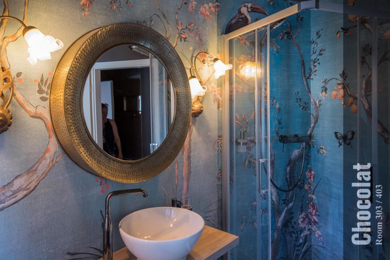 The Henry Self Check-in