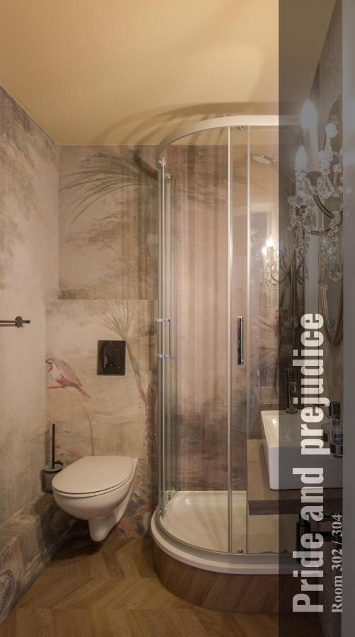 The Henry Self Check-in