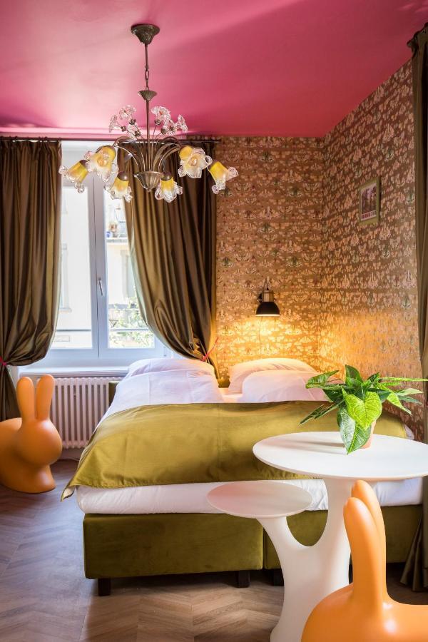 The Henry Self Check-in