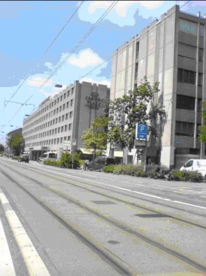 Executive Ac & Free Parking Apartment