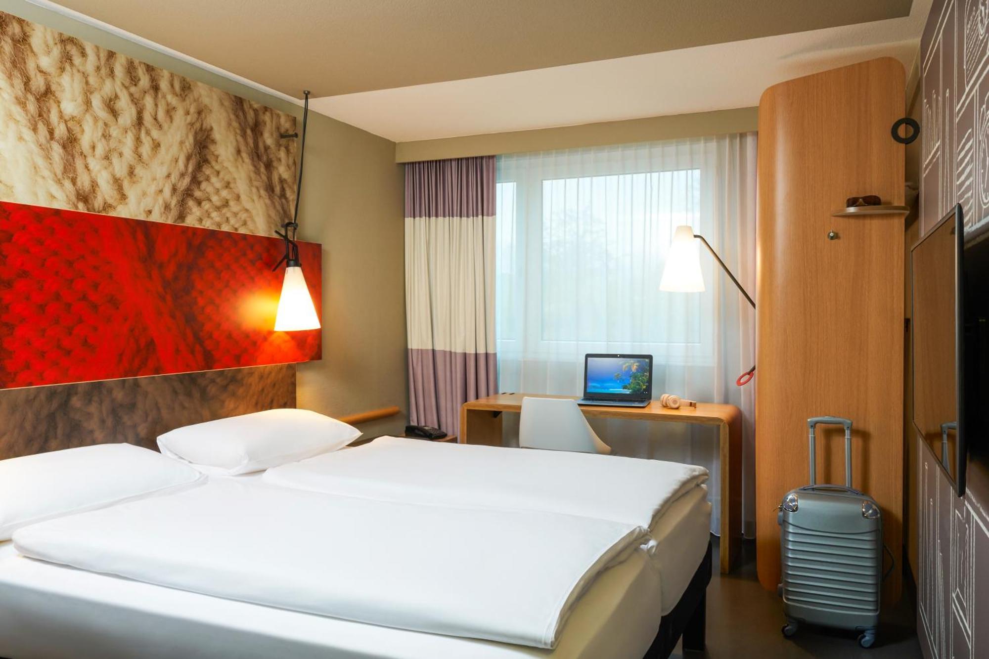 Hotel Ibis West 3*