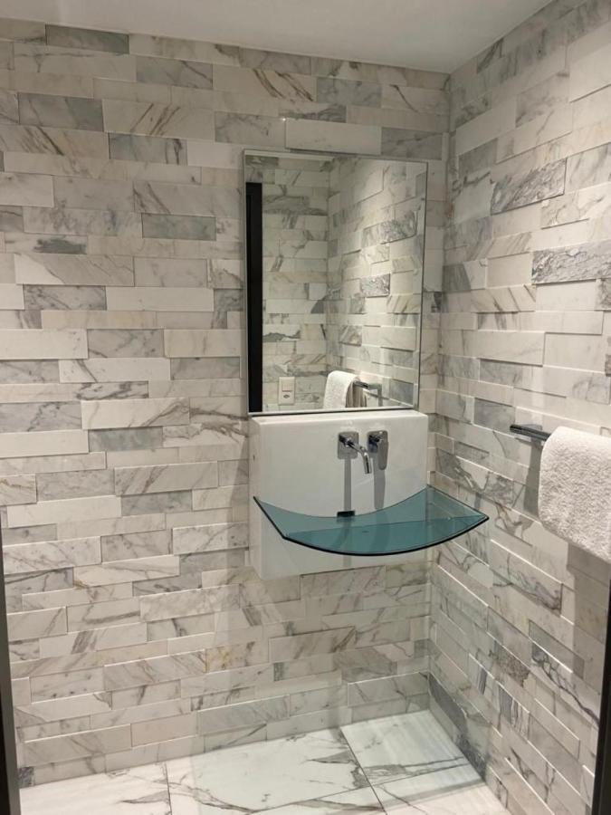 Luxury Apartment *