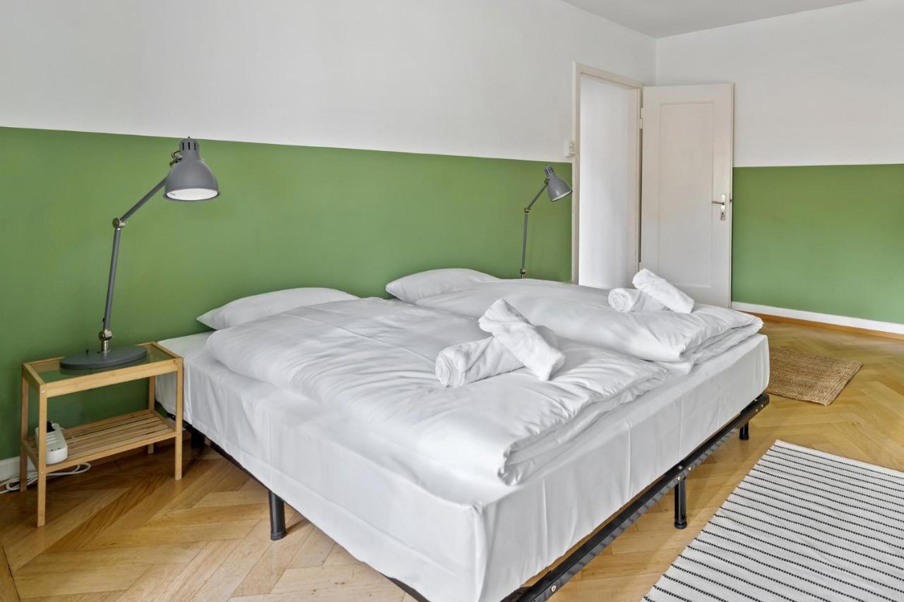 For Explorers 224 * Zurich